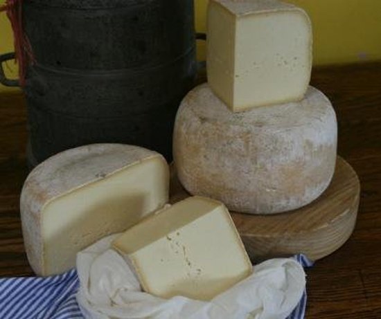 Monkland Raw Cow's Milk Cheese approx 200g