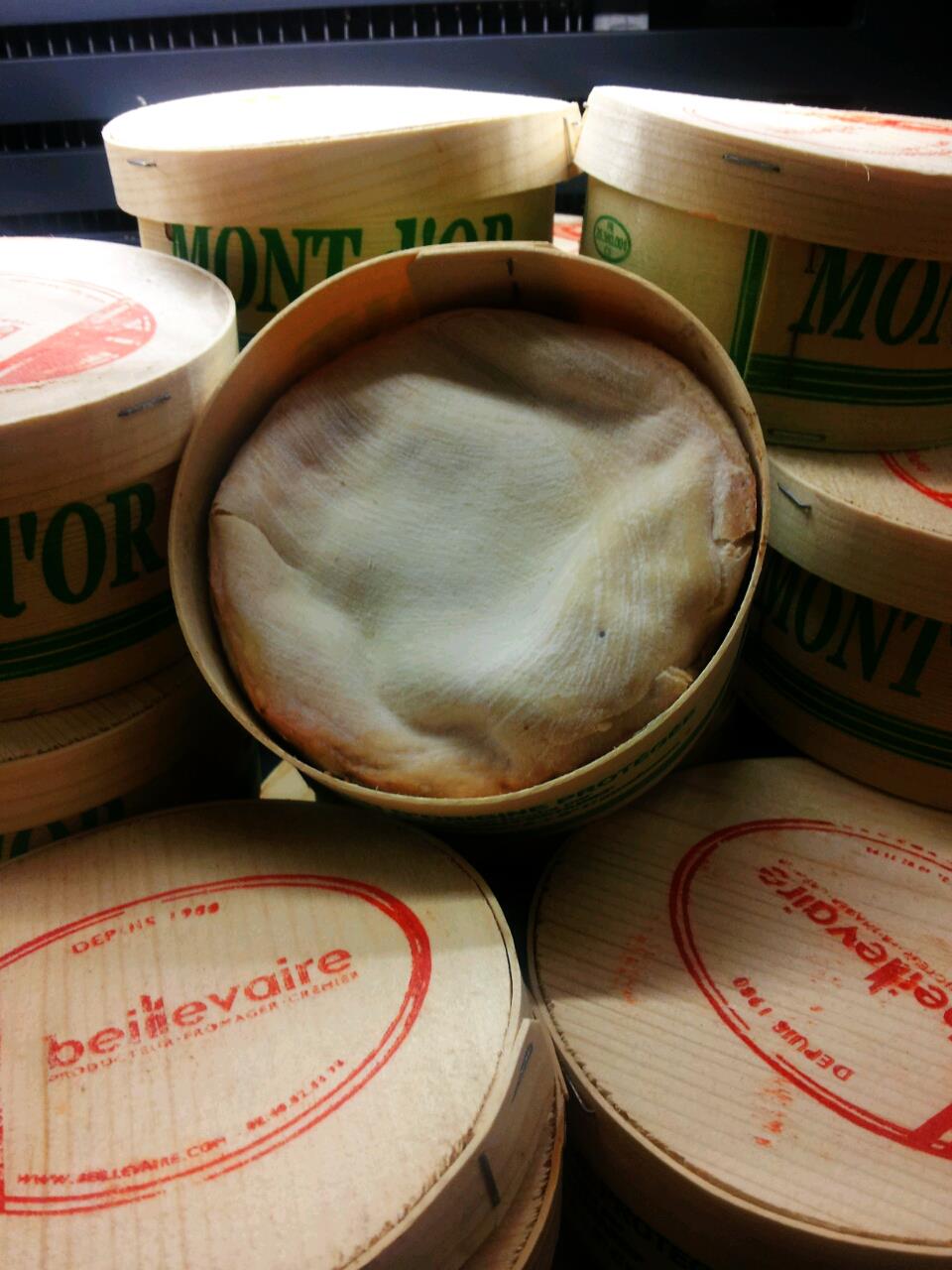 Raw Unpasteurised Vacherin Mont d'Or Cheese - approx 440g best before 1.03.24
